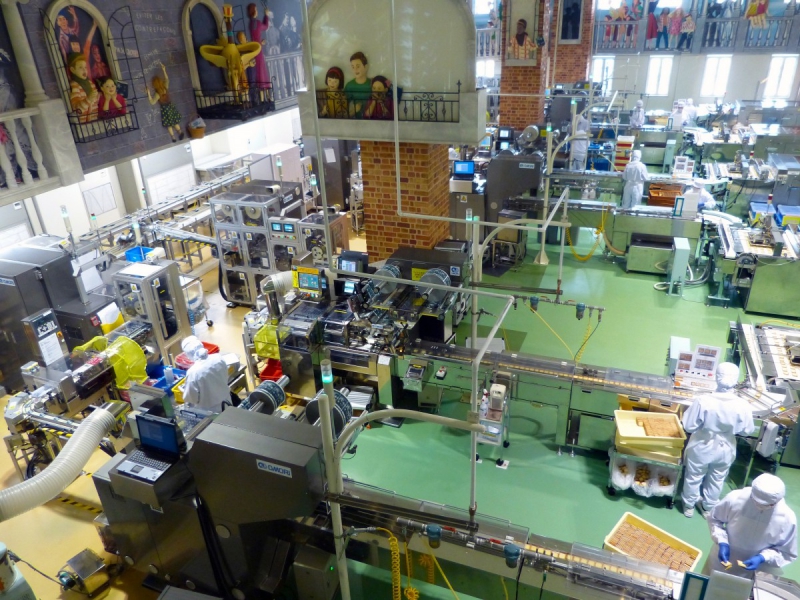 chocolaterie-LUCERAM-min_japan_sapporo_chocolate_factory_label_packaging_cookie_machine_operators-961509